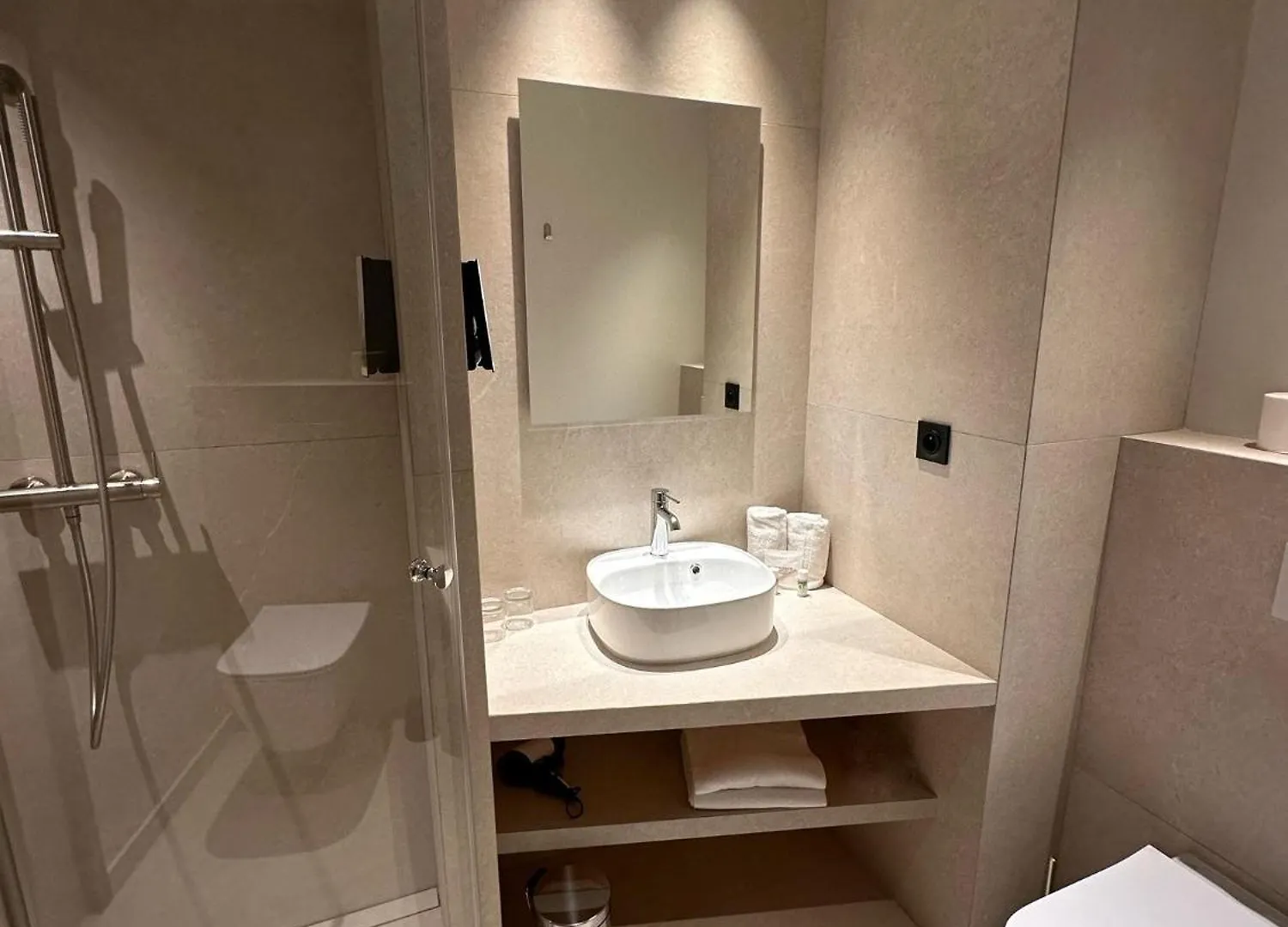 Hotel Le Medieval Palais Des Papes Avinyon 3*,